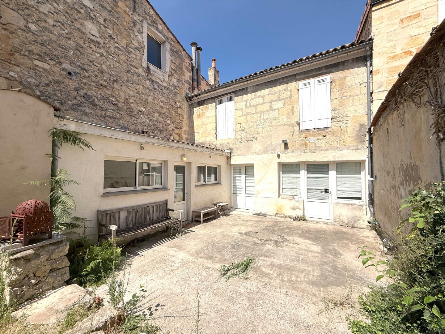 
                                                Vente
                                                 Maison 7 Pièces - Jardin - Chartrons
