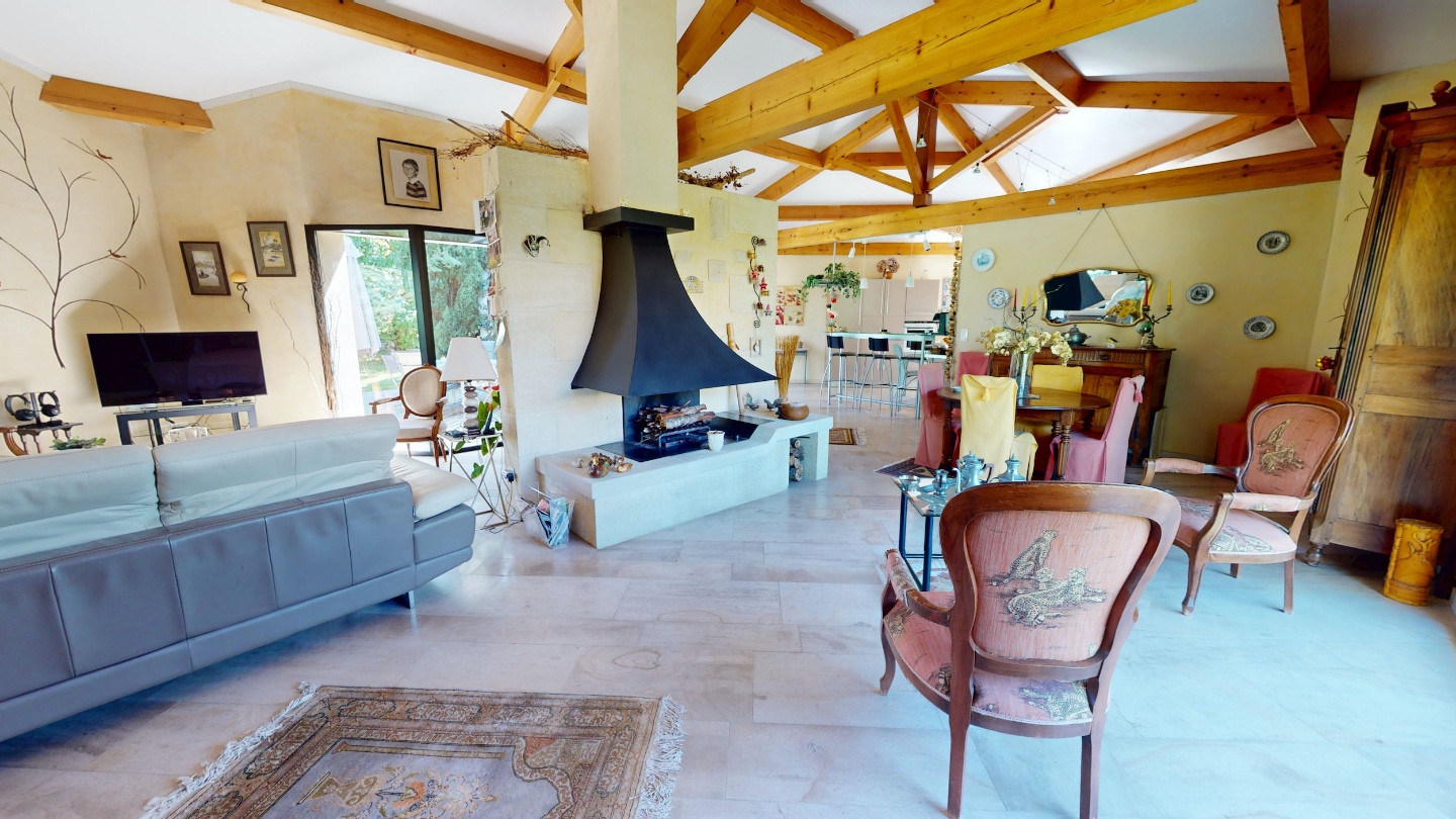 Vente
                                                 MAISON 7 PIECES - JARDIN & GARAGE - LIBOURNE