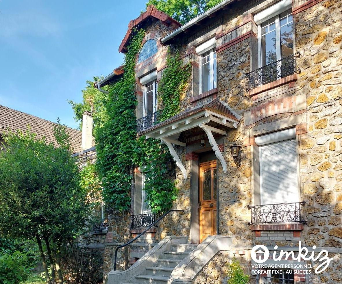 
                                                Vente
                                                 Maison 7 pièces maison de charme sur terrain arbor