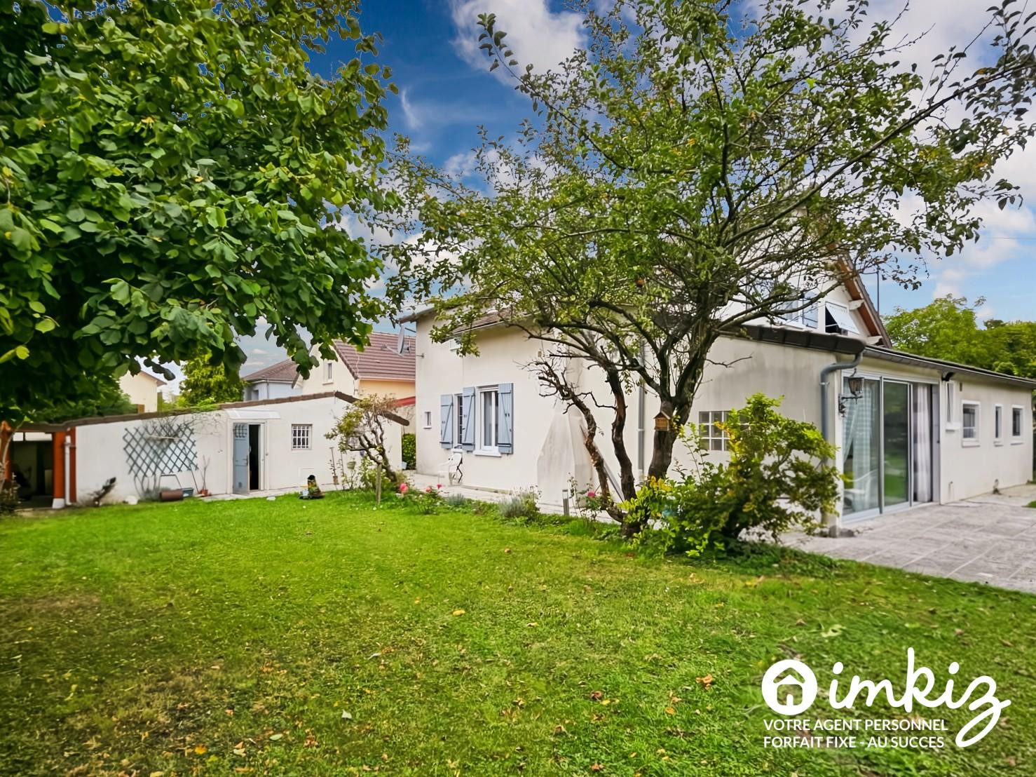 
                                                Vente
                                                 Maison 7 pièces sur grande parcelle arborée