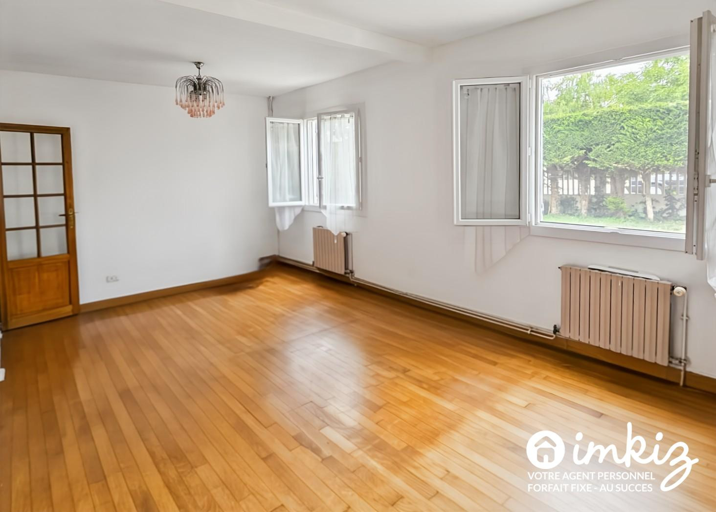 
                                                Vente
                                                 Maison 7 pièces sur grande parcelle arborée