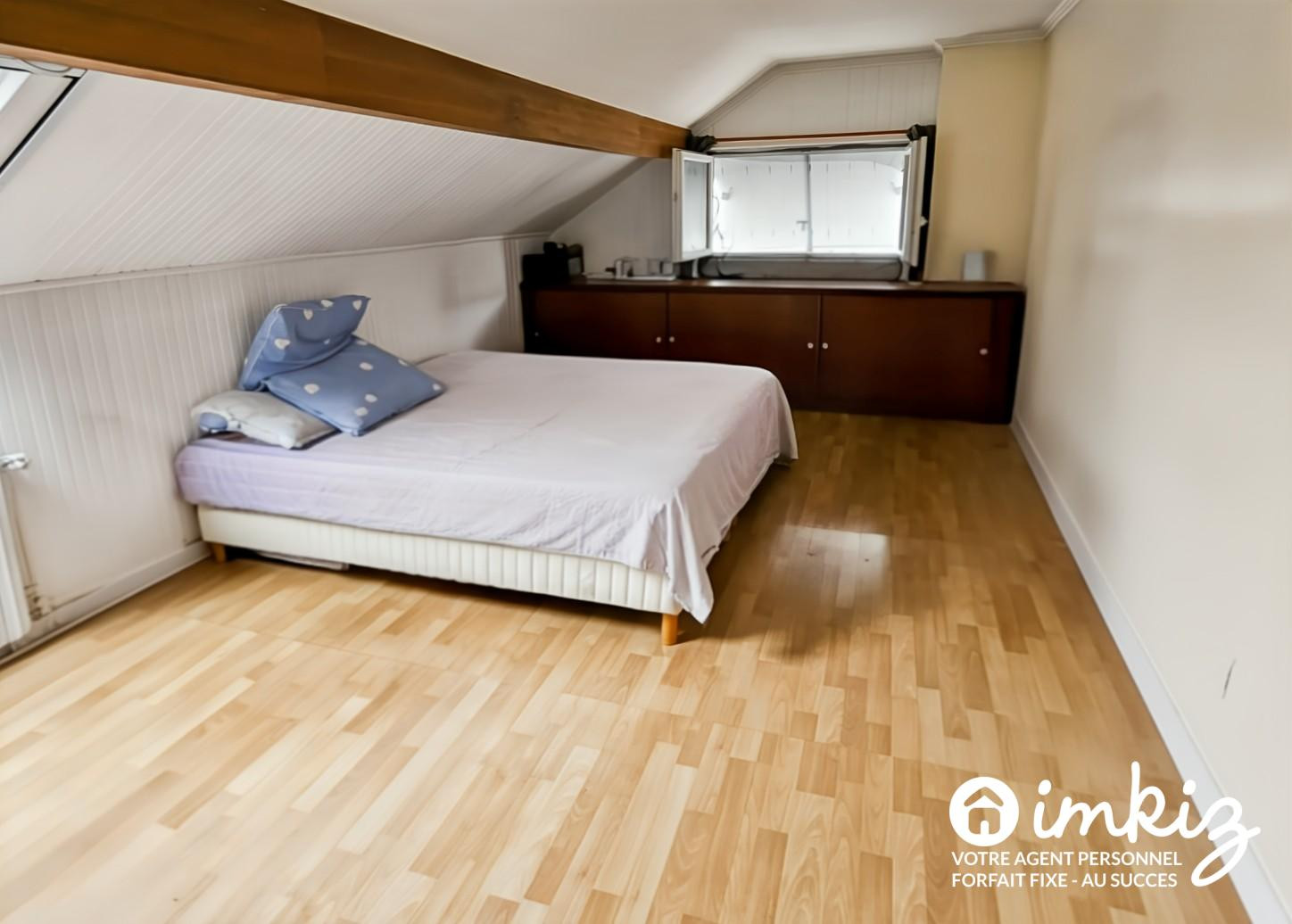 
                                                Vente
                                                 Maison 7 pièces sur grande parcelle arborée