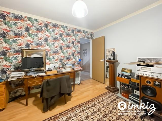 
                                                Vente
                                                 Maison 7 pièces + terrasse 32 m²