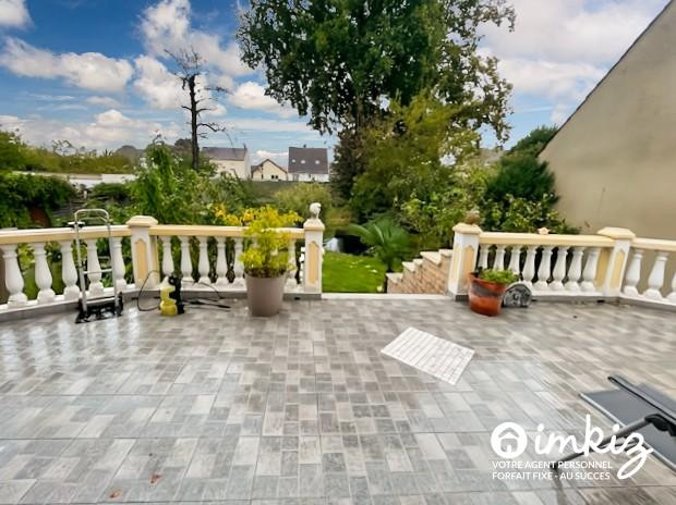 
                                                Vente
                                                 Maison 7 pièces + terrasse 32 m²