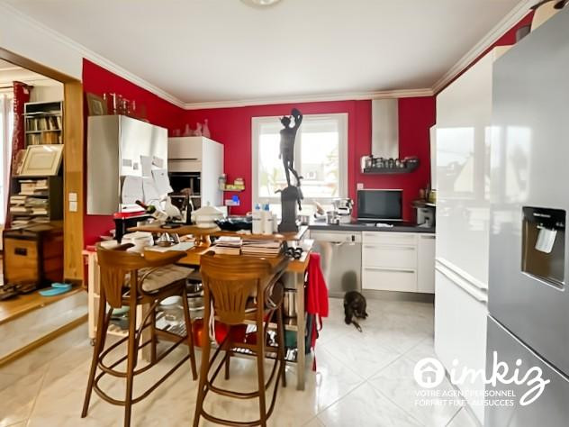 
                                                Vente
                                                 Maison 7 pièces + terrasse 32 m²