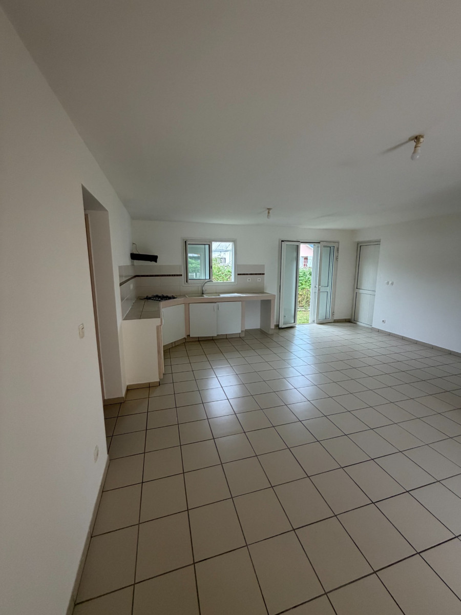 
                                                Location
                                                 Maison 75m² Salazie – 810€/mois