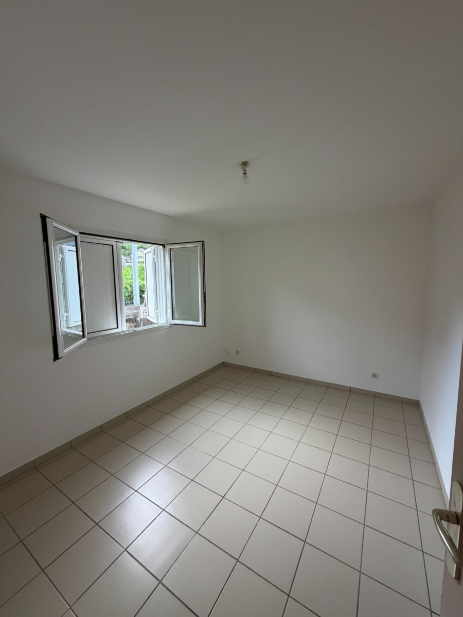 
                                                Location
                                                 Maison 75m² Salazie – 810€/mois
