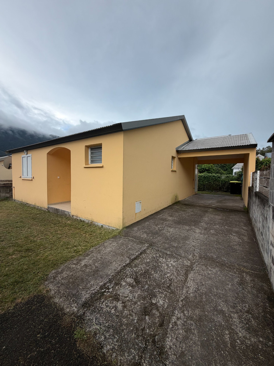 
                                                Location
                                                 Maison 75m² Salazie – 810€/mois