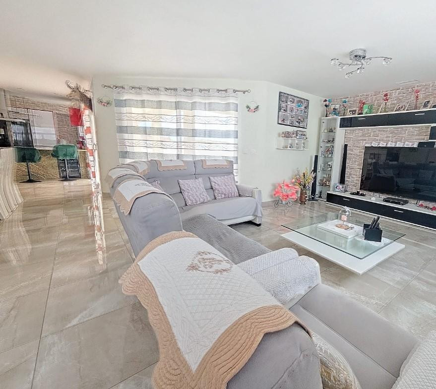 
                                                Vente
                                                 Maison 8 pièces