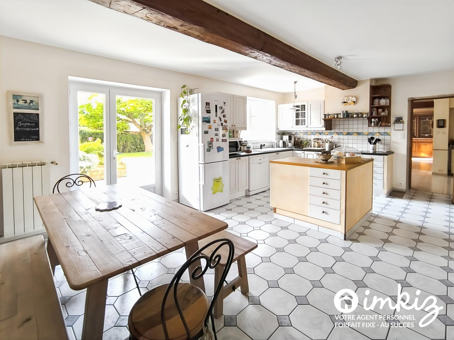 
                                                Vente
                                                 Maison 8 pièces