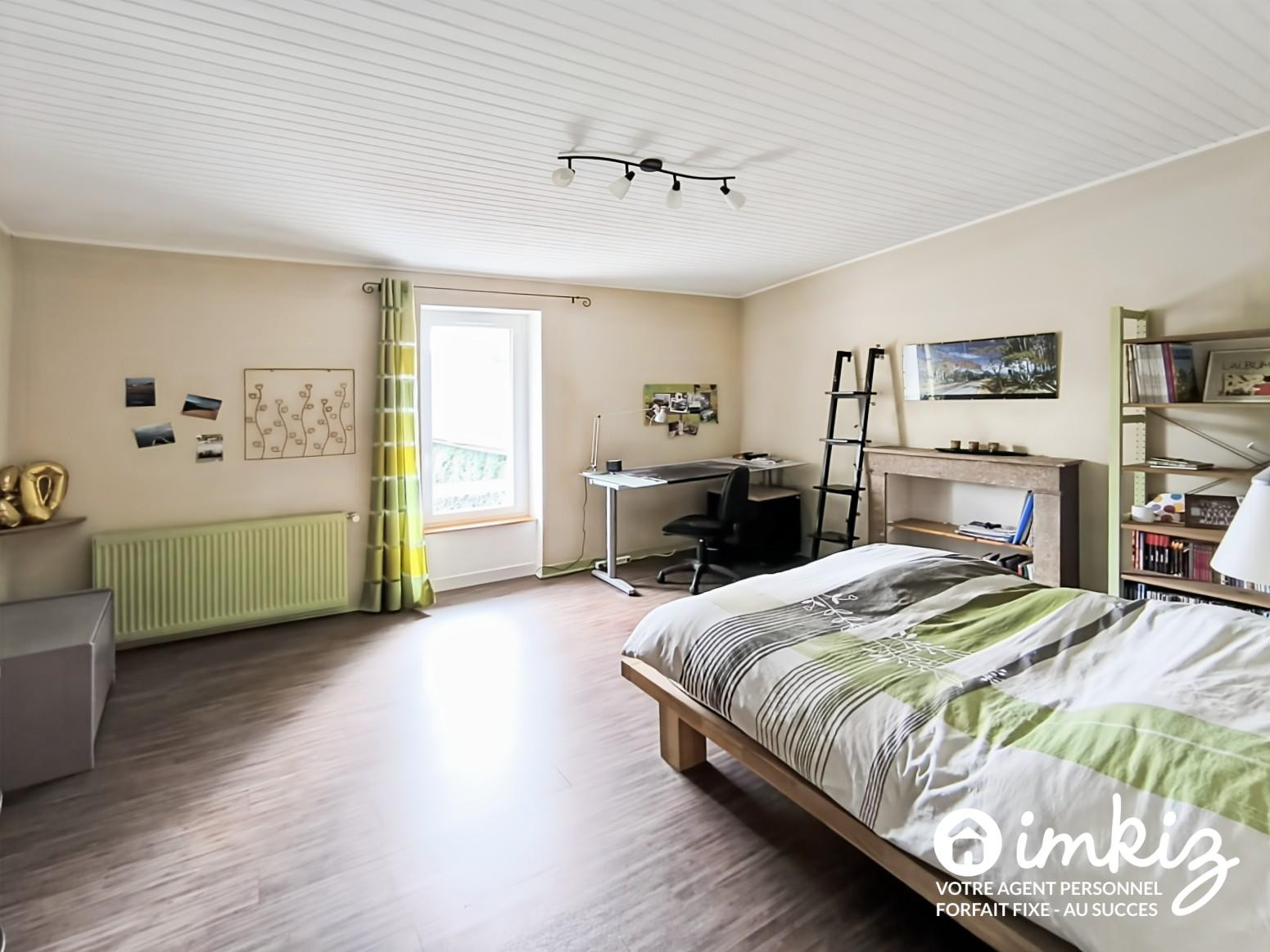
                                                Vente
                                                 Maison 8 pièces