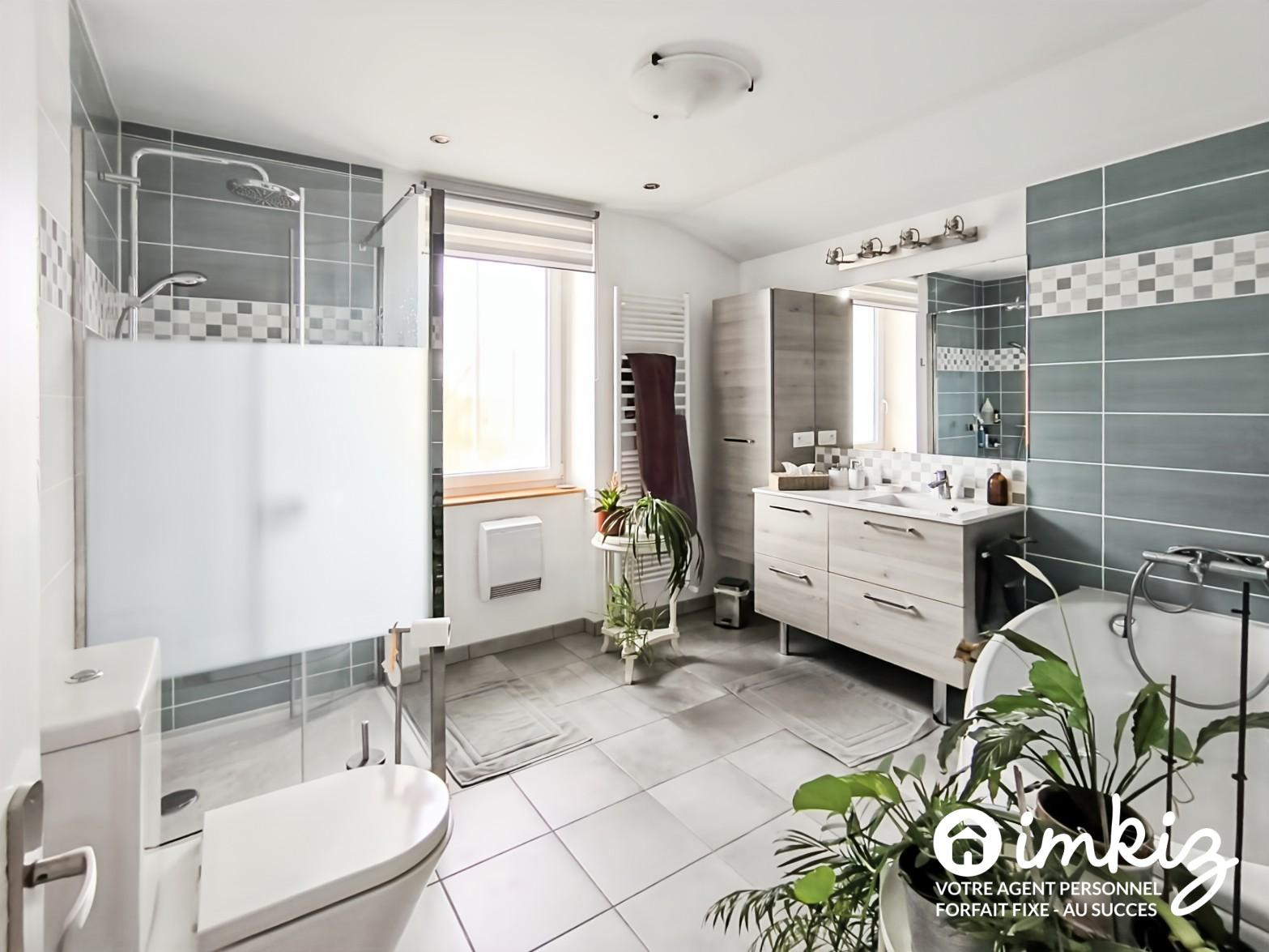 
                                                Vente
                                                 Maison 8 pièces