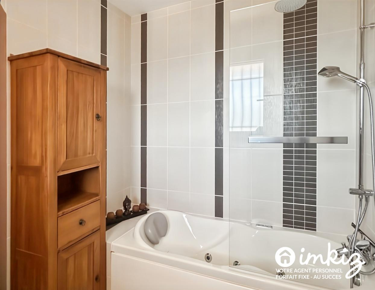 
                                                Vente
                                                 Maison 8 pièces