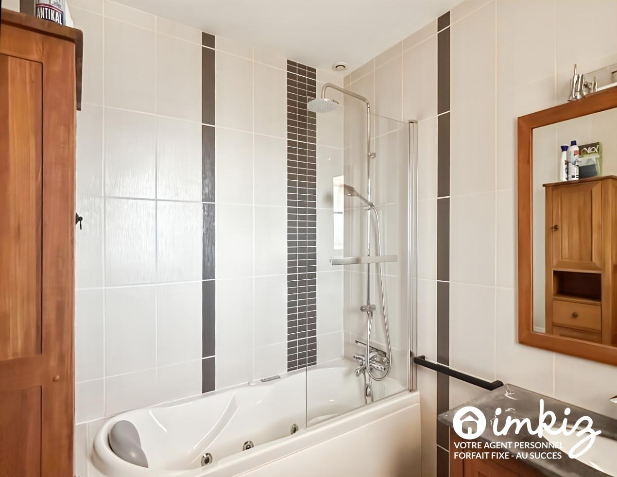 
                                                Vente
                                                 Maison 8 pièces