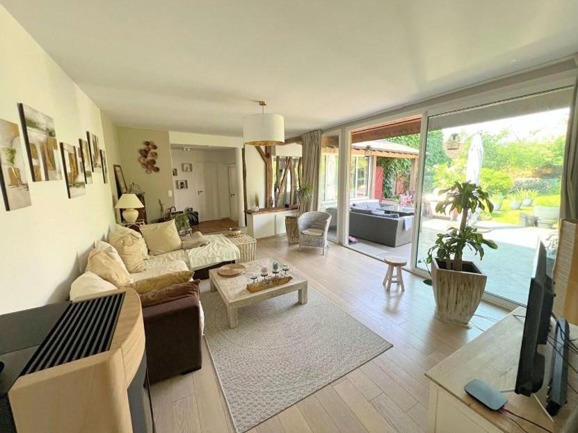 
                                                Vente
                                                 Maison 8 pièces