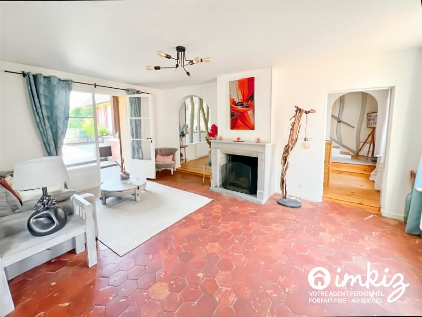 
                                                Vente
                                                 Maison 8 pièces