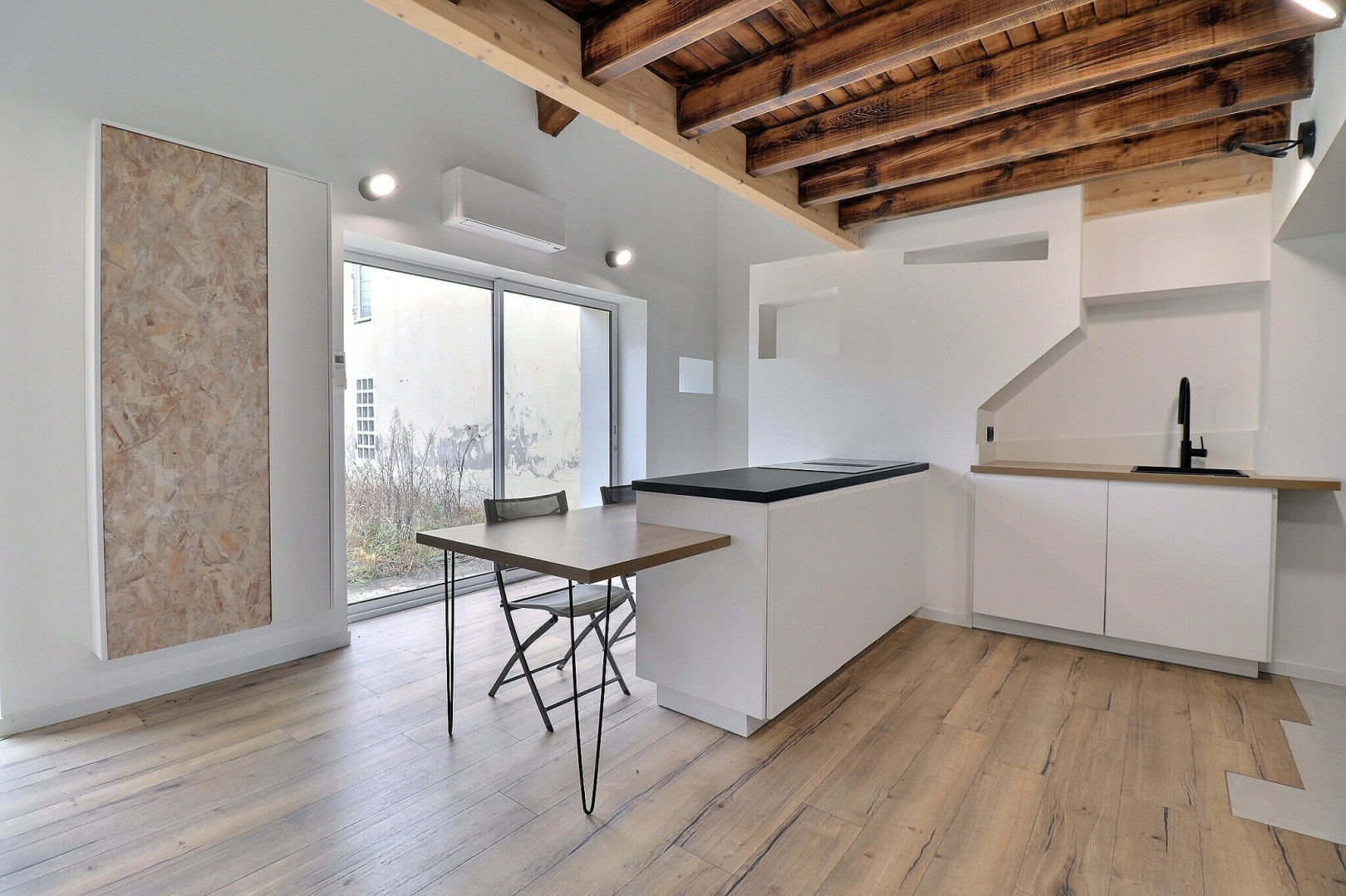 
                                                Vente
                                                 Maison 8 pièces