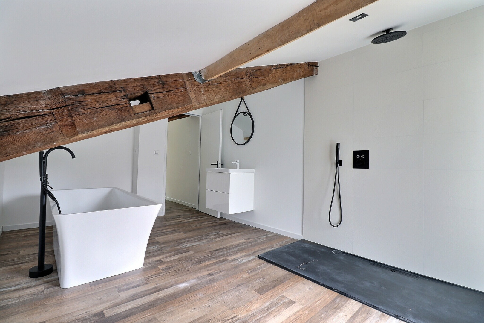 
                                                Vente
                                                 Maison 8 pièces