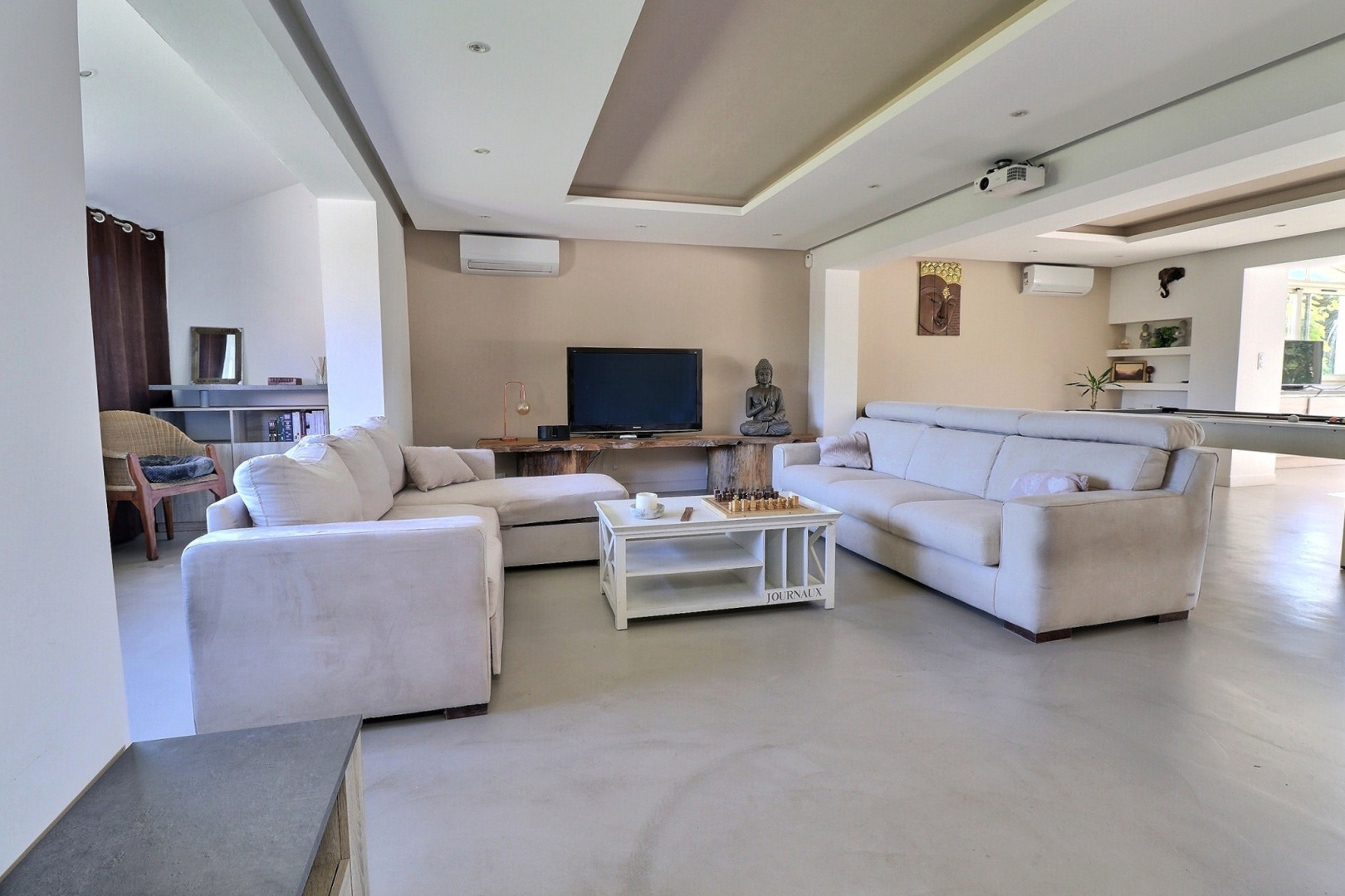 
                                                Vente
                                                 Maison 8 pièces