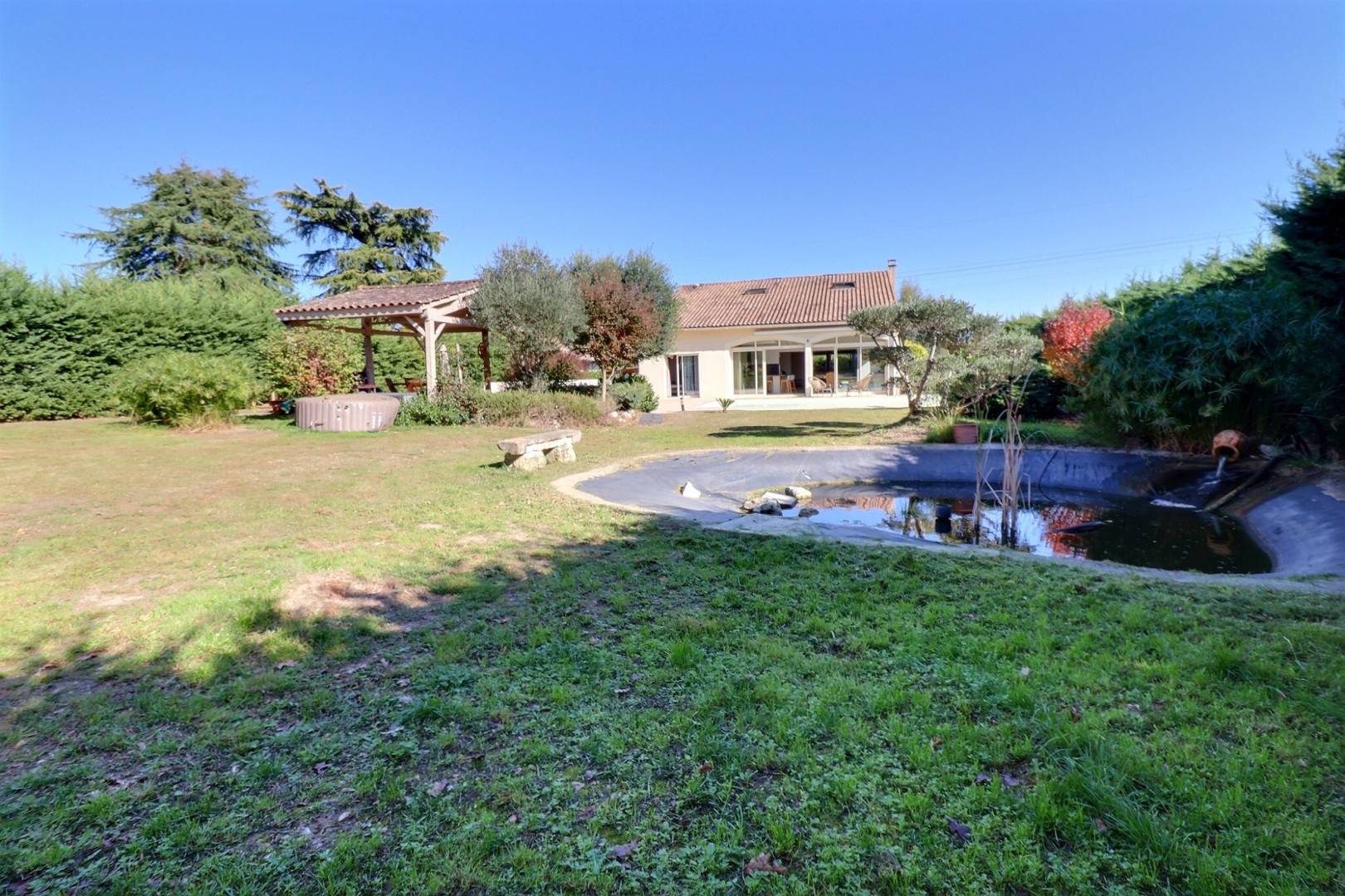
                                                Vente
                                                 Maison 8 pièces