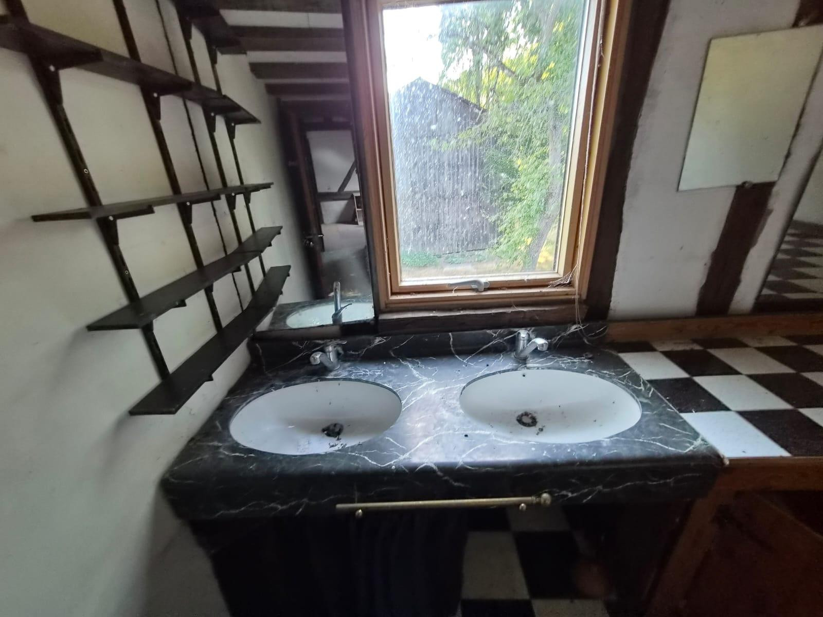 
                                                Vente
                                                 Maison 8 pièces