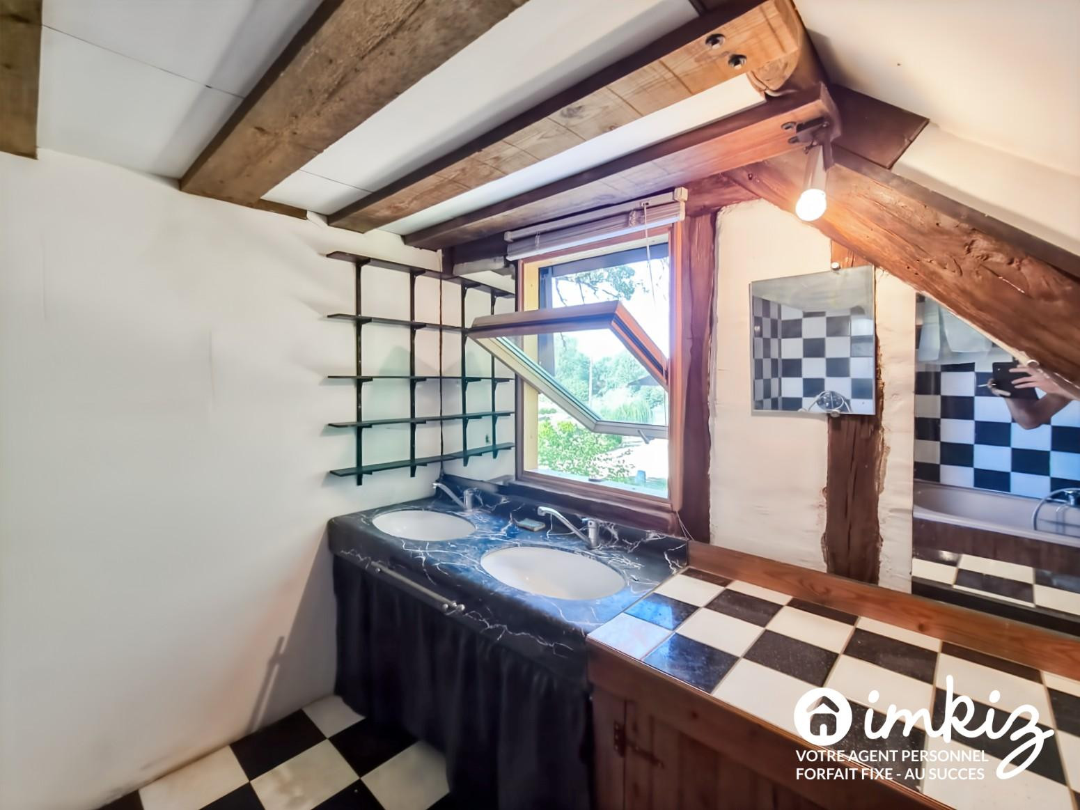 
                                                Vente
                                                 Maison 8 pièces