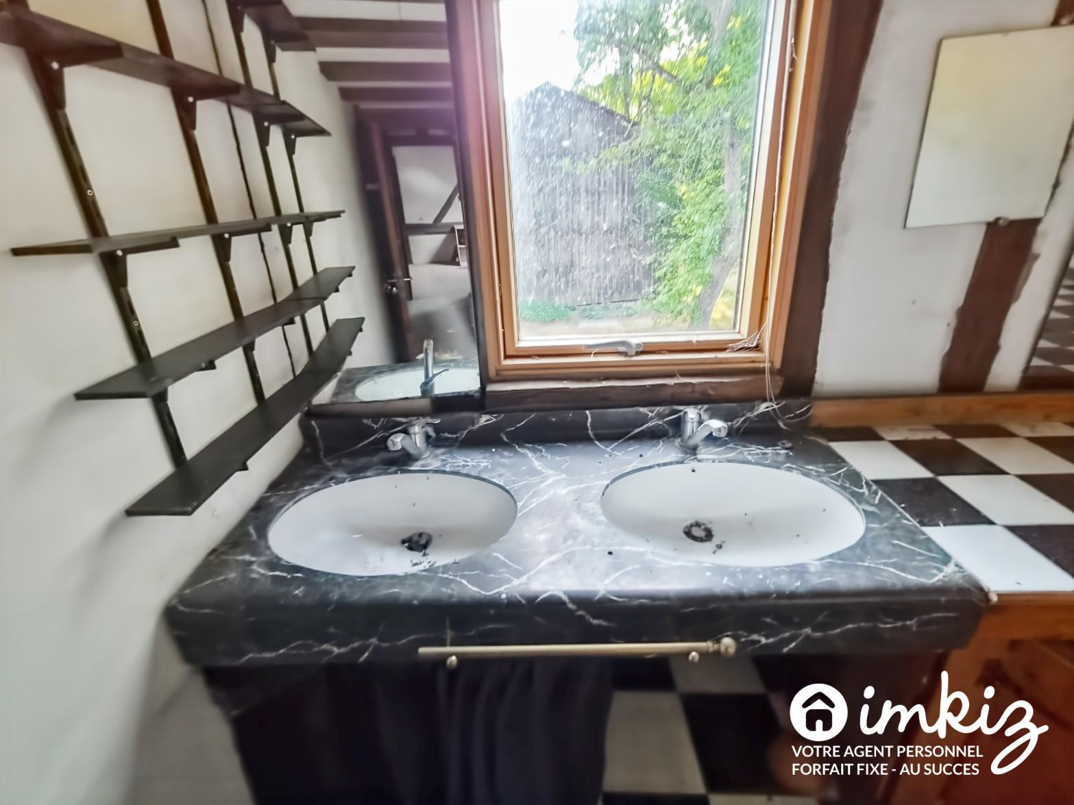 
                                                Vente
                                                 Maison 8 pièces