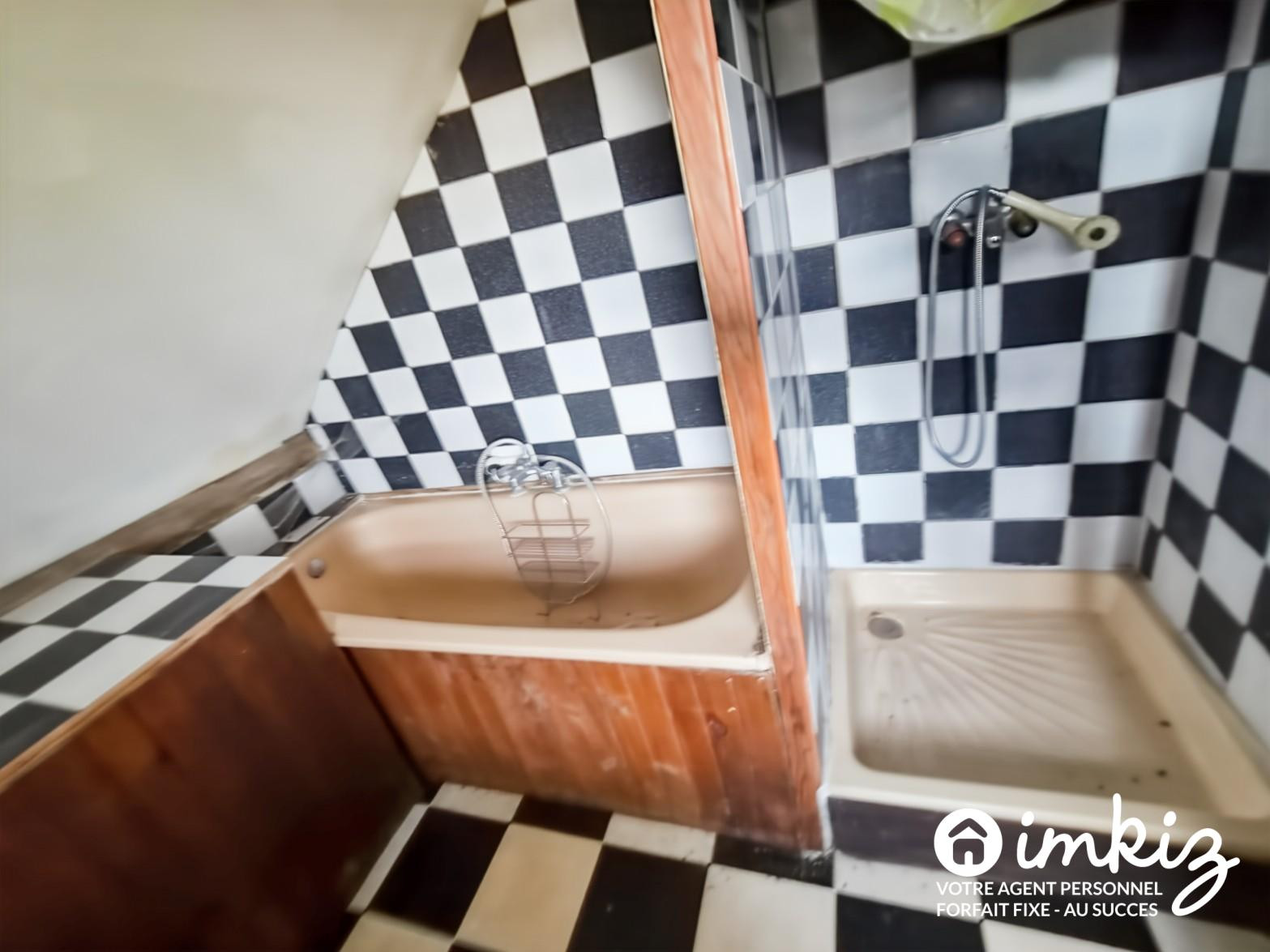 
                                                Vente
                                                 Maison 8 pièces