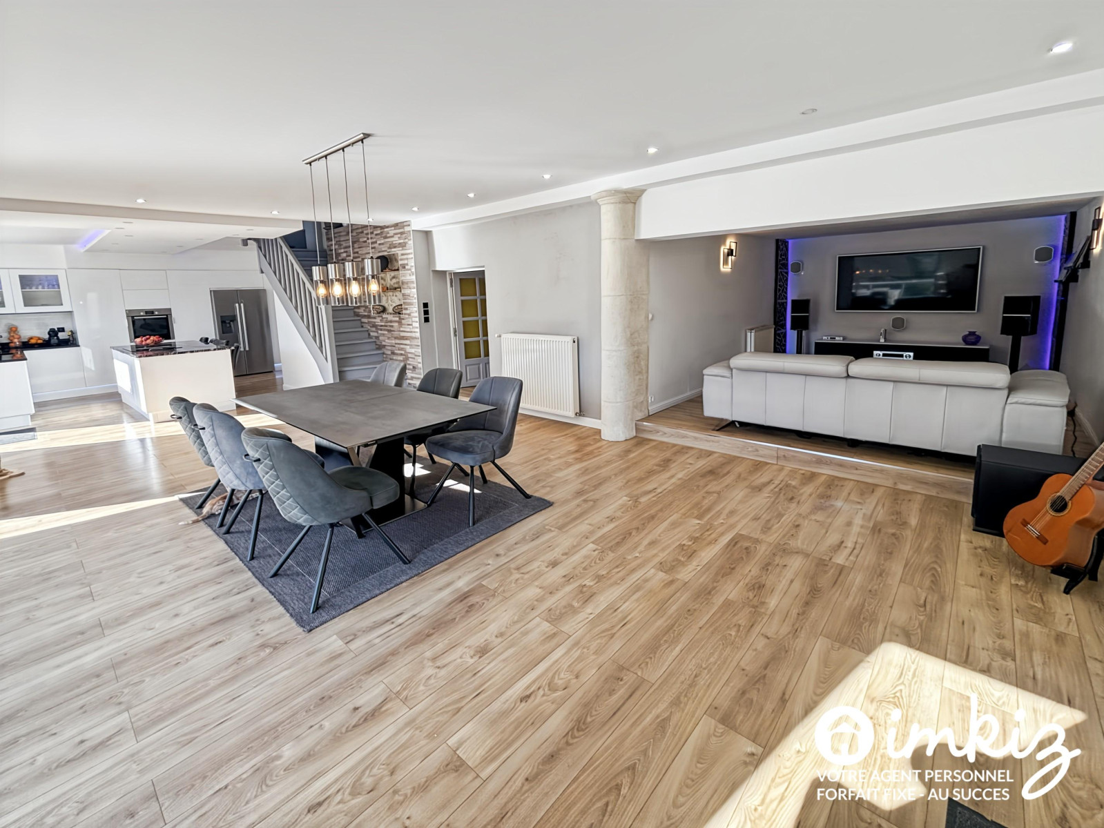 
                                                Vente
                                                 Maison 8 pièces