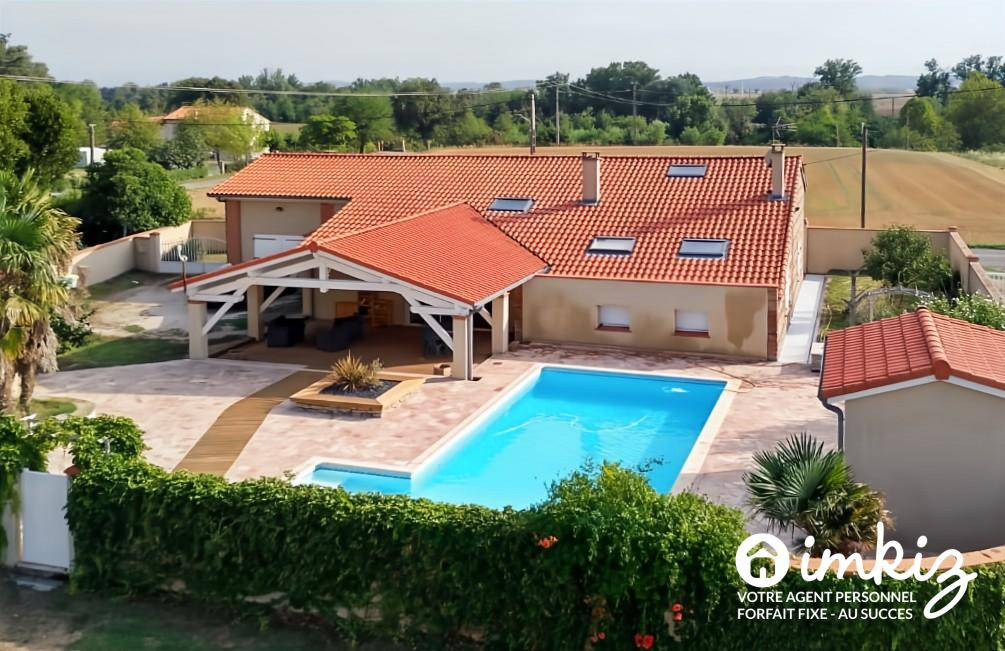 Vente
                                                 Maison 8 pièces avec piscine et entrepôt