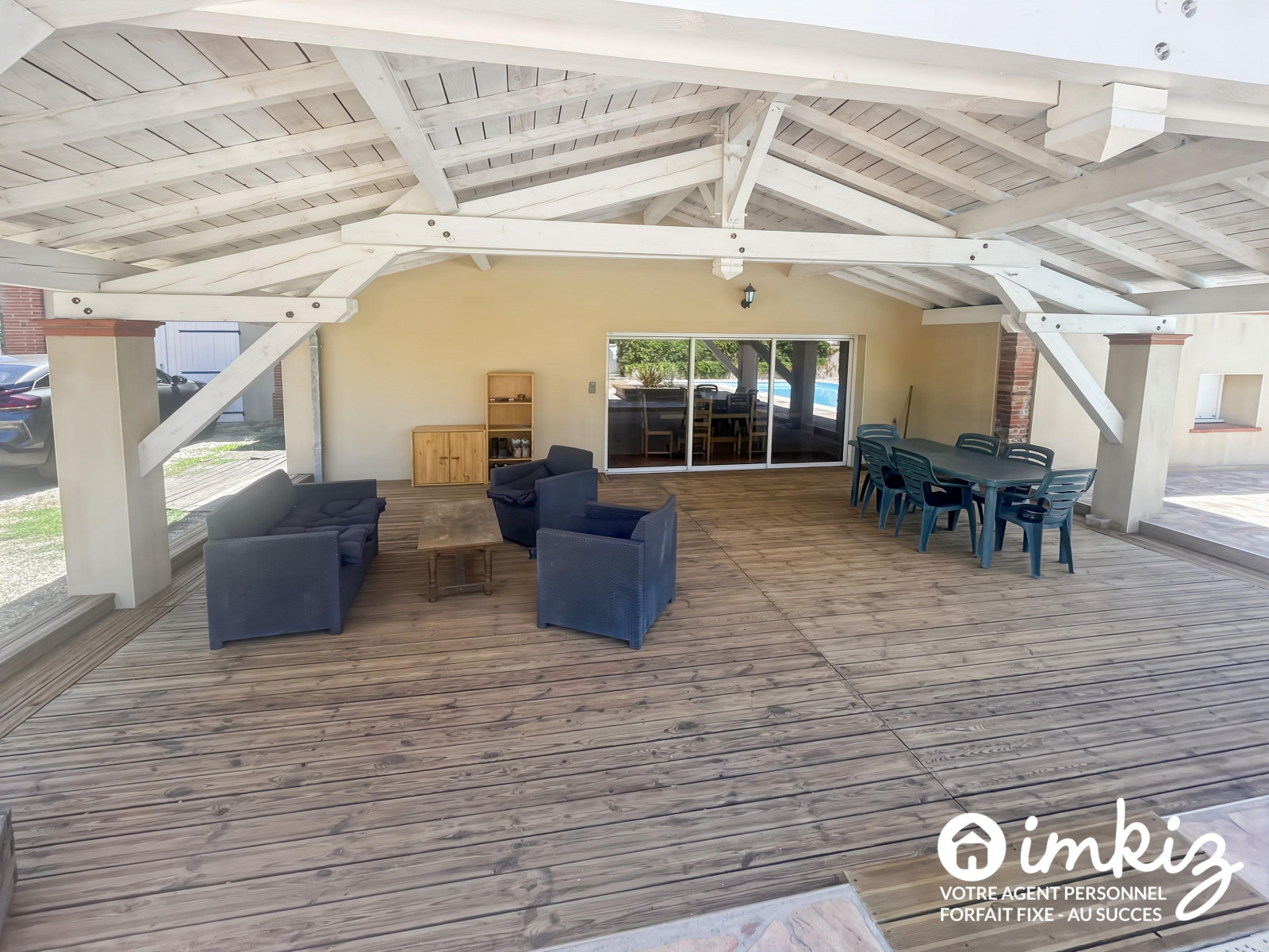 Vente
                                                 Maison 8 pièces avec piscine et entrepôt