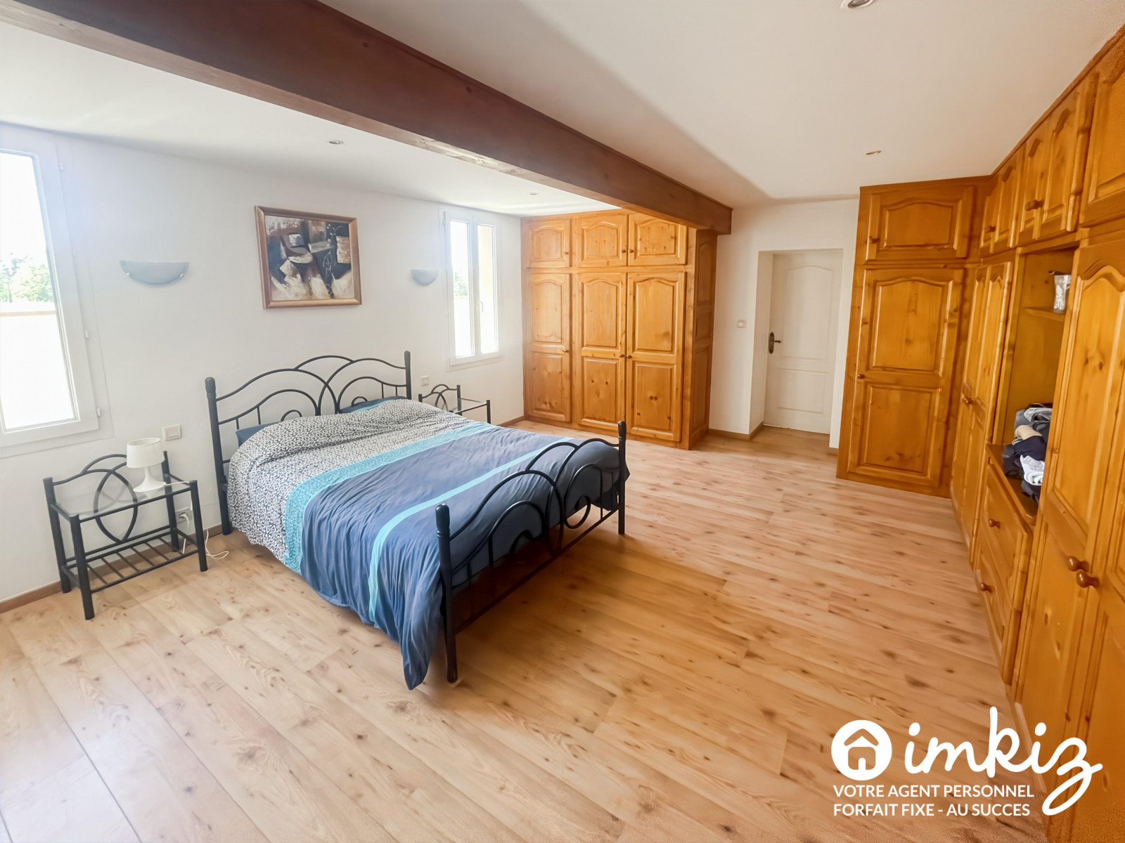 Vente
                                                 Maison 8 pièces avec piscine et entrepôt