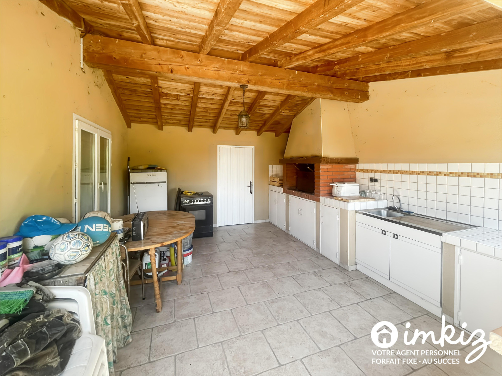 
                                                Vente
                                                 Maison 8 pièces avec piscine et entrepôt