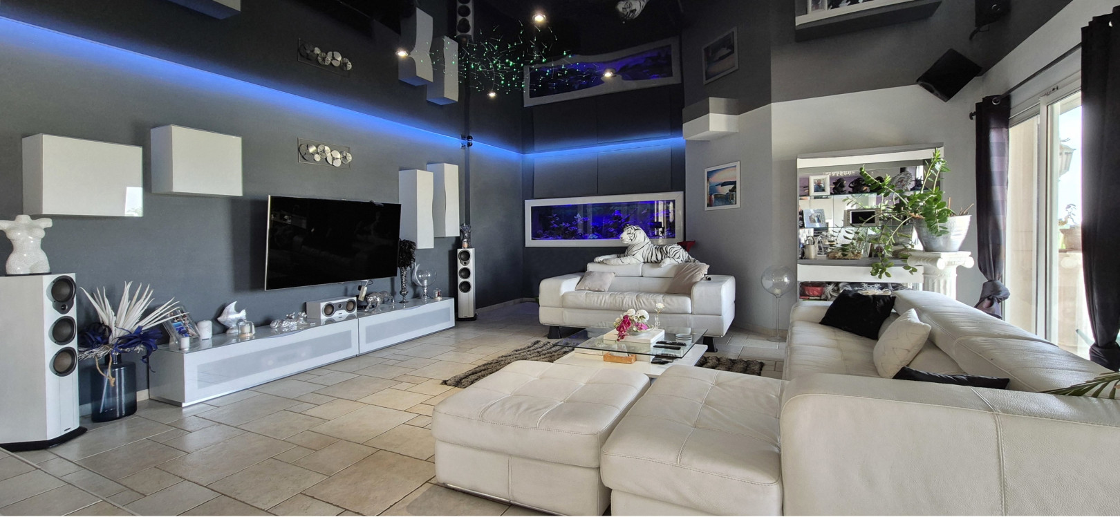 
                                                Vente
                                                 Maison 8 pièces de 365 m² sur 1800 m² de terrain