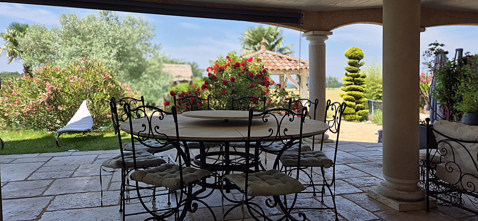 
                                                Vente
                                                 Maison 8 pièces de 365 m² sur 1800 m² de terrain