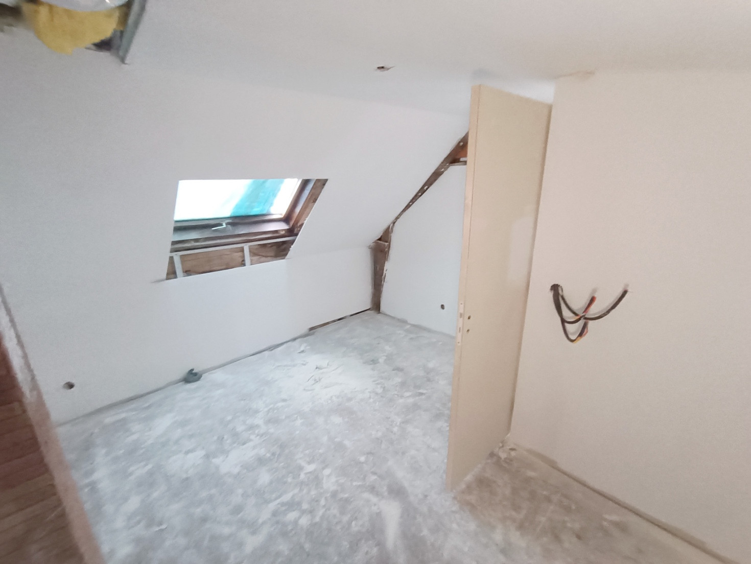 
                                                Vente
                                                 Maison 3 chambres à finir de rénover