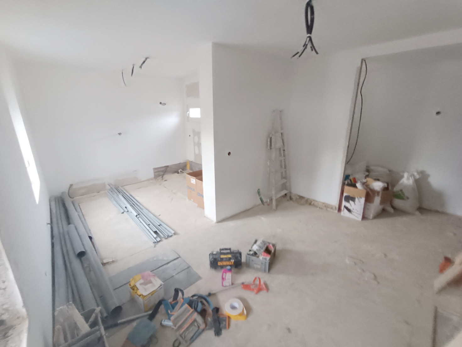 
                                                Vente
                                                 Maison 3 chambres à finir de rénover