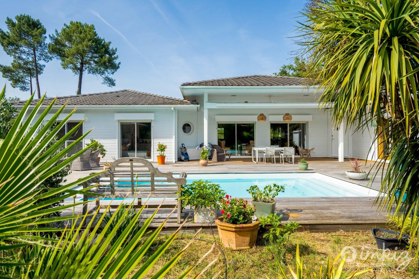 
                                                Vente
                                                 Maison 9 pièces