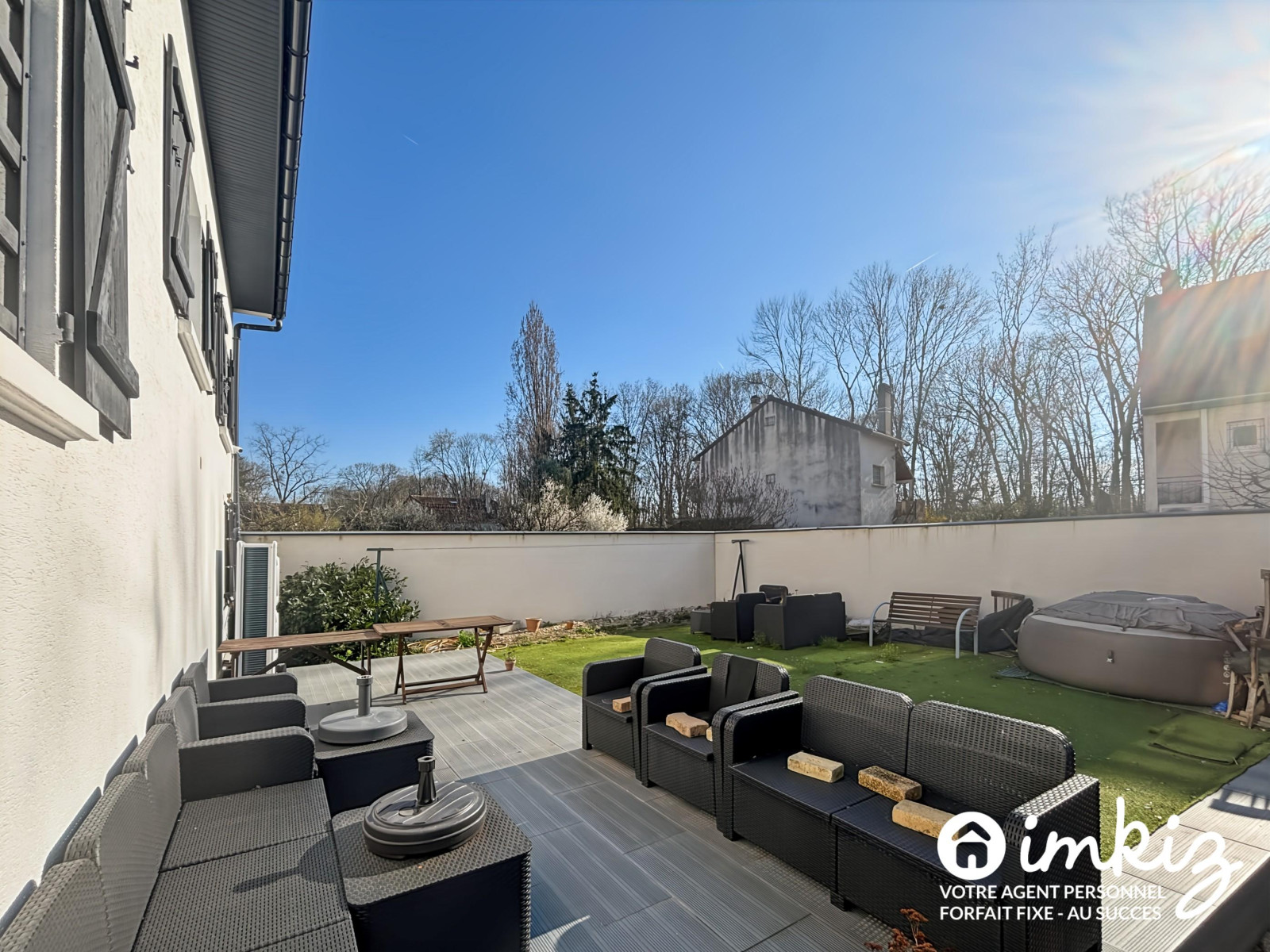 
                                                Vente
                                                 Maison 9 pièces