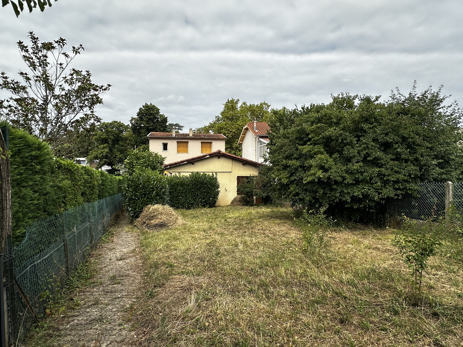 
                                                Vente
                                                 Maison A EMBELLIR  avec jardin – Saint-Genis-Laval – 100m² habitables