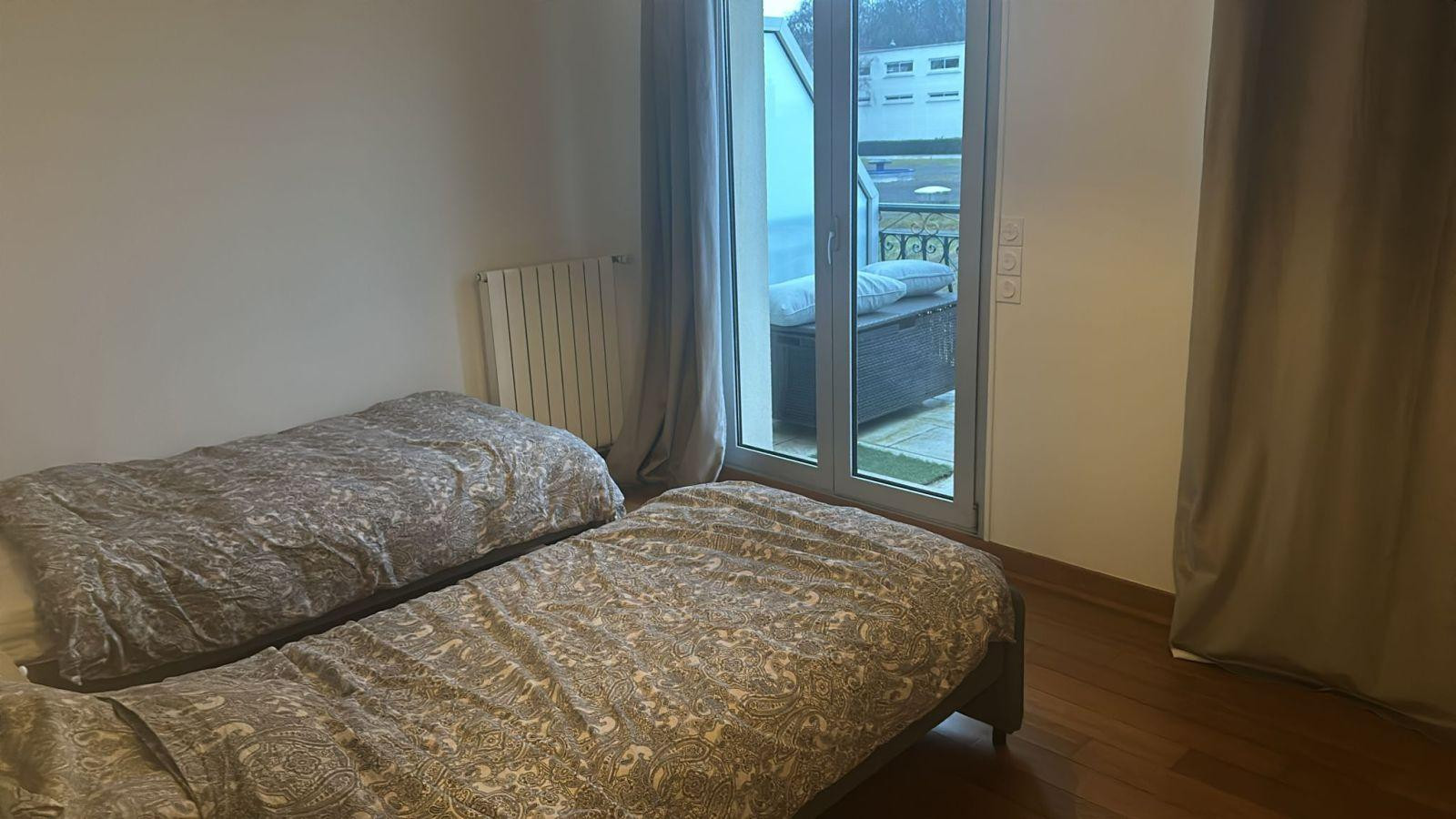 
                                                Location
                                                 Maison à louer à Suresnes