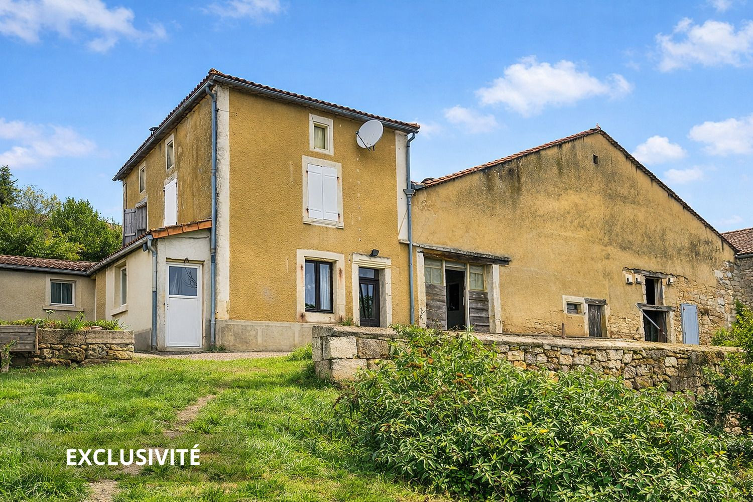 
                                                Vente
                                                 MAISON À RENOVER À CHAMPNIERS