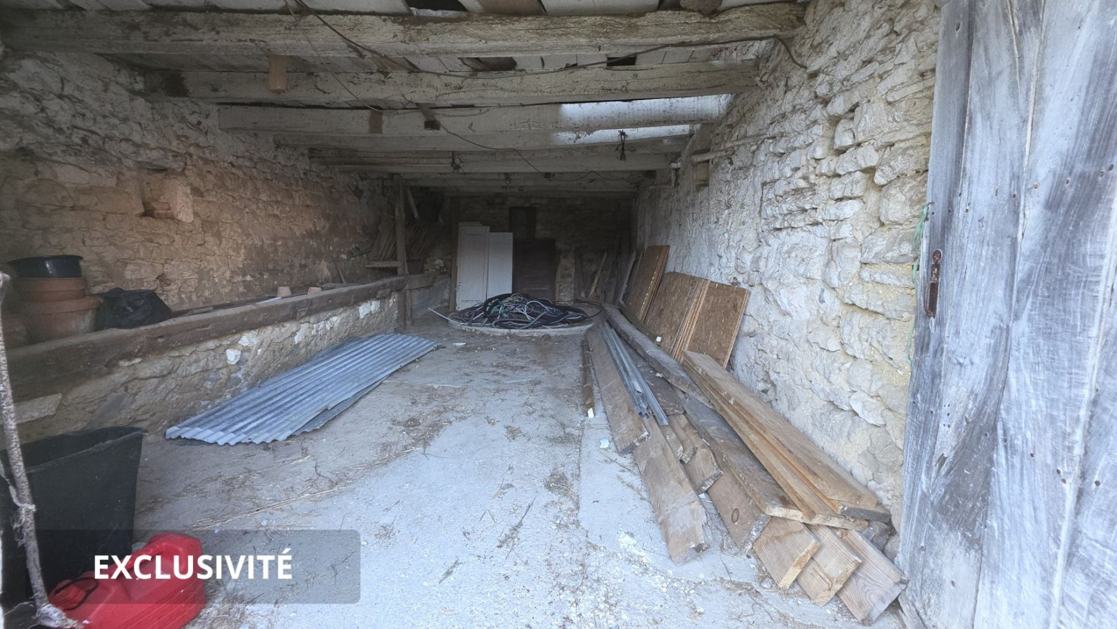 
                                                Vente
                                                 MAISON À RENOVER À CHAMPNIERS