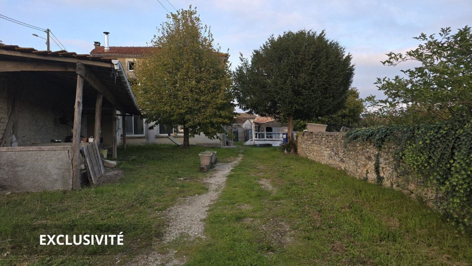 
                                                Vente
                                                 MAISON À RENOVER À CHAMPNIERS