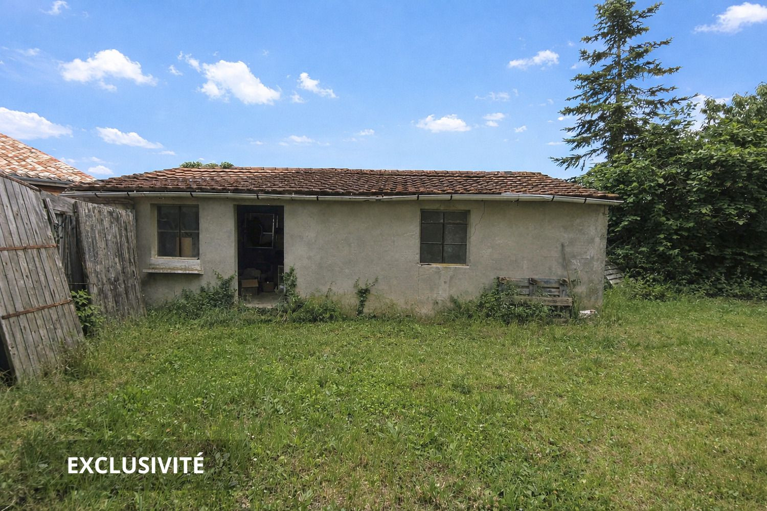 
                                                Vente
                                                 MAISON À RENOVER À CHAMPNIERS