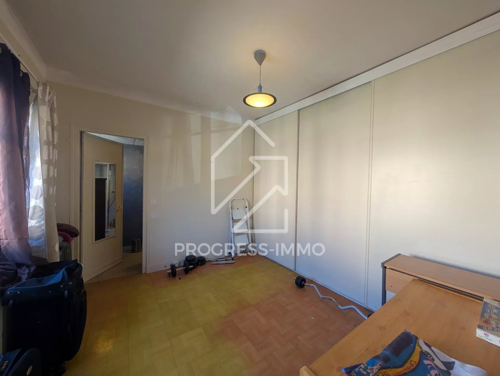 
                                                Vente
                                                 Maison à rénover avec fort potentiel – Champigny-sur-Marne