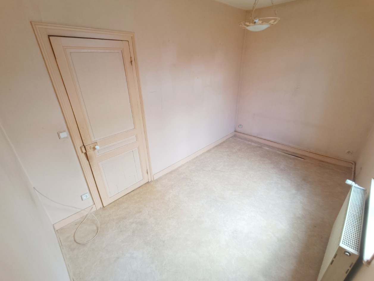 
                                                Vente
                                                 Maison à rénover Quartier St-Pierre 2 chambres