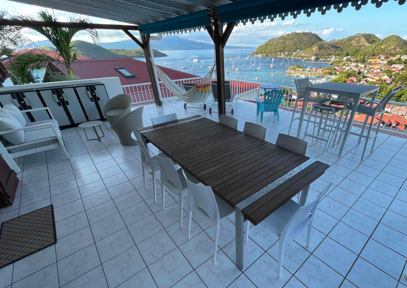 
                                                Vente
                                                 Maison à Terre de Haut avec vue sur la baie.