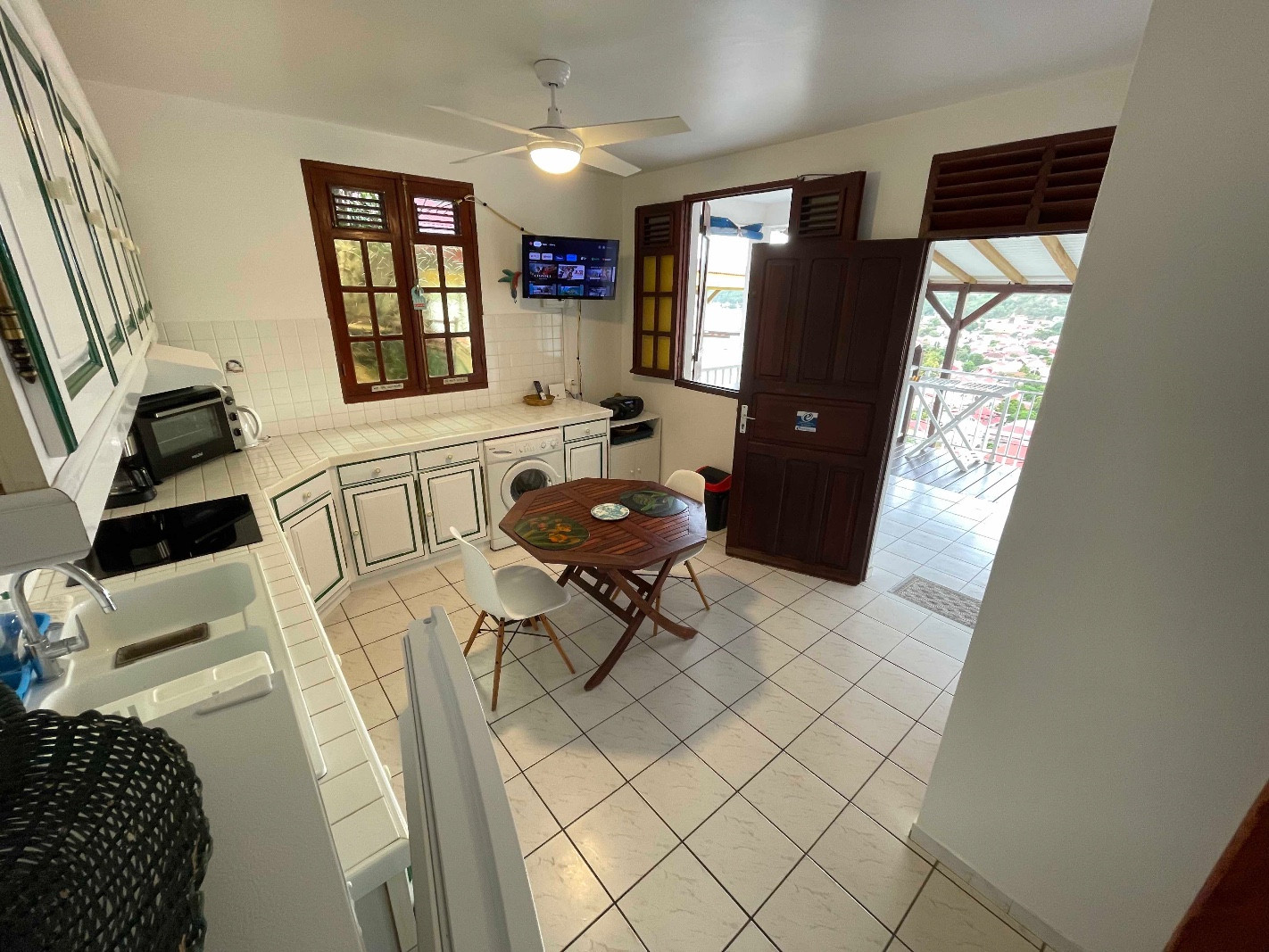 
                                                Vente
                                                 Maison à Terre de Haut avec vue sur la baie.