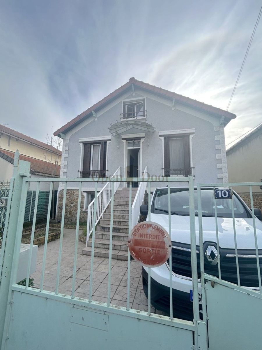
                                                Location
                                                 Maison à usage commercial